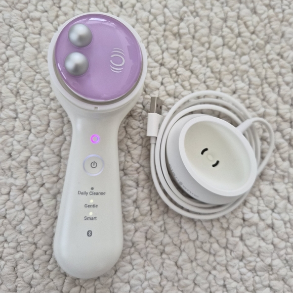Clarisonic Mia Smart Device with Sonic Eye Massager Brush Head - Picture 1 of 1